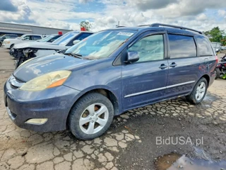 TOYOTA SIENNA XLE LIMITED 7 PASSENGER