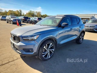 VOLVO XC40 T5 R-DESIGN
