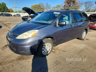 TOYOTA SIENNA LE 7 PASSENGER