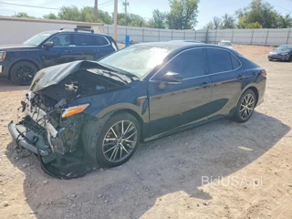 TOYOTA CAMRY XLE