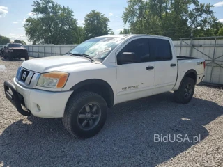 NISSAN TITAN SV