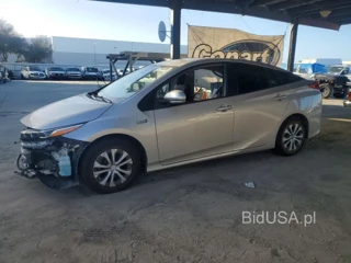TOYOTA PRIUS PRIME LE