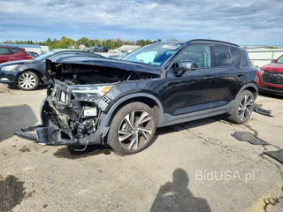 VOLVO XC40 T5 R-DESIGN