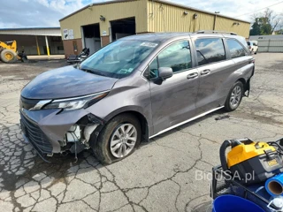 TOYOTA SIENNA LE