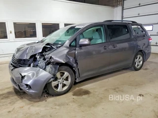 TOYOTA SIENNA LE