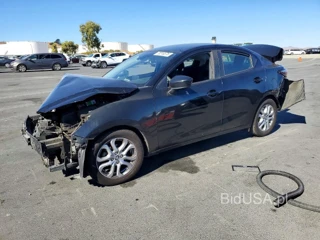 TOYOTA YARIS IA BASE