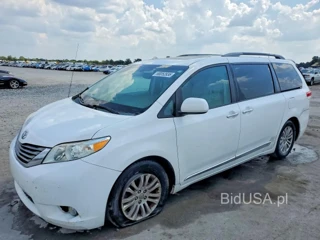 TOYOTA SIENNA XLE 8-PASSENGER