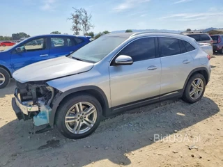 MERCEDES-BENZ GLA 250 4MATIC