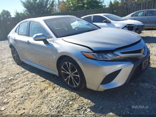 TOYOTA TOYOTA CAMRY SE
