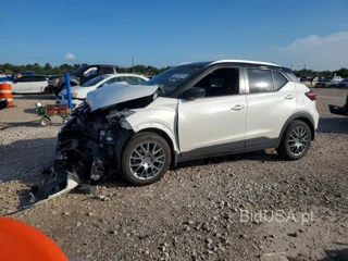 NISSAN KICKS SV