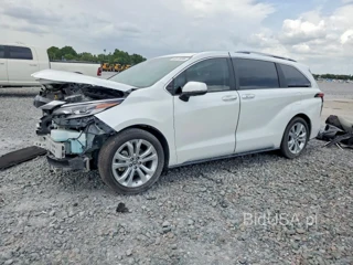 TOYOTA SIENNA PLATINUM 7-PASSENGER