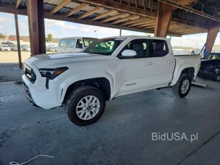 TOYOTA TACOMA SR5
