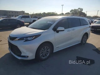 TOYOTA SIENNA XLE