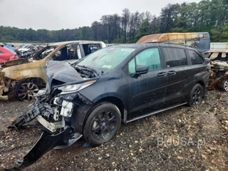 TOYOTA SIENNA WOODLAND EDITION