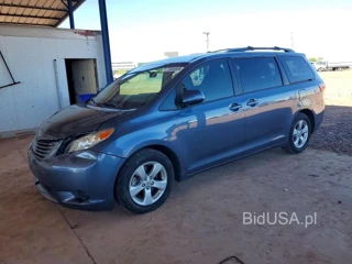 TOYOTA SIENNA LE