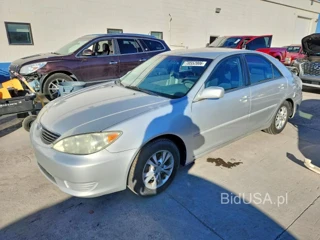 TOYOTA CAMRY LE V6