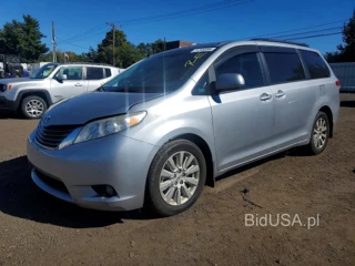 TOYOTA SIENNA XLE 7-PASSENGER