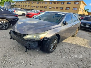 TOYOTA CAMRY SE