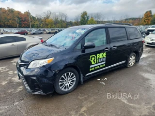 TOYOTA SIENNA XLE 8-PASSENGER