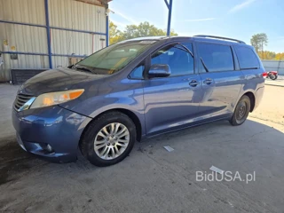 TOYOTA SIENNA XLE 8-PASSENGER