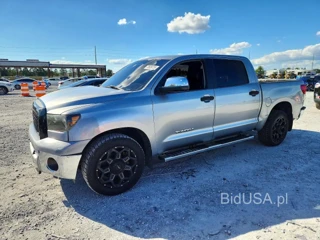 TOYOTA TUNDRA CREWMAX SR5