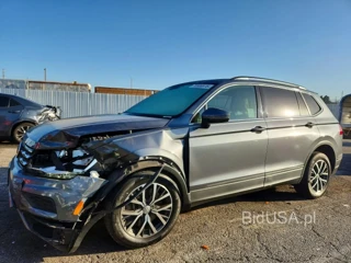 VOLKSWAGEN TIGUAN SE