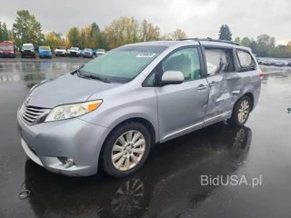 TOYOTA SIENNA LIMITED 7-PASSENGER