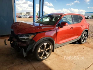 VOLVO XC40 T4 MOMENTUM