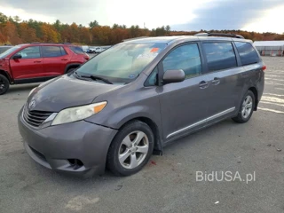 TOYOTA SIENNA LE