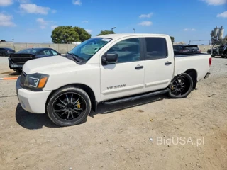 NISSAN TITAN SE