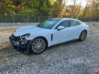 PORSCHE PANAMERA 4
