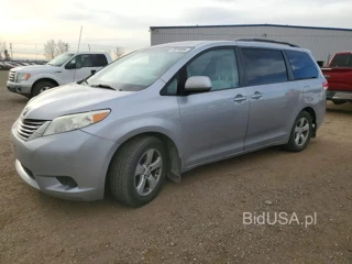 TOYOTA SIENNA LE