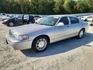 LINCOLN TOWN CAR SIGNATURE LIMITED