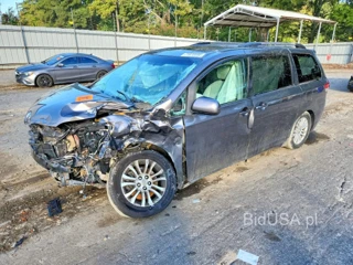 TOYOTA SIENNA XLE 8-PASSENGER