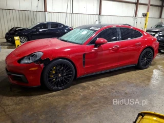 PORSCHE PANAMERA 4