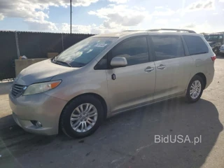TOYOTA SIENNA XLE 8-PASSENGER