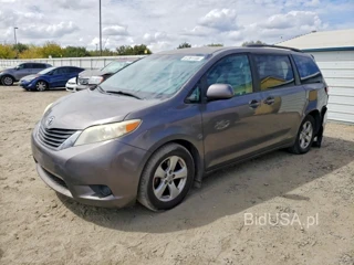 TOYOTA SIENNA LE