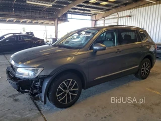 VOLKSWAGEN TIGUAN SE