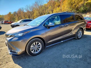 TOYOTA SIENNA XLE