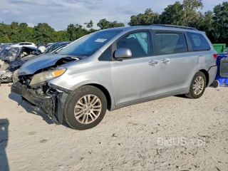 TOYOTA SIENNA XLE 8-PASSENGER