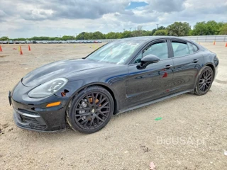 PORSCHE PANAMERA 4