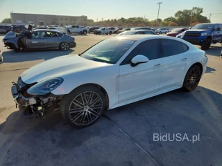 PORSCHE PANAMERA 4