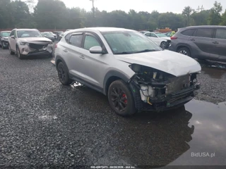 HYUNDAI HYUNDAI TUCSON SE