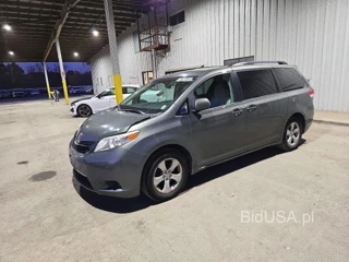 TOYOTA SIENNA LE