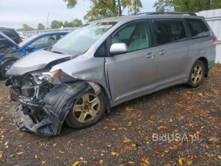 TOYOTA SIENNA LE