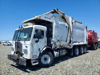 PETERBILT 320