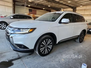 MITSUBISHI OUTLANDER SE