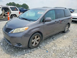 TOYOTA SIENNA LE