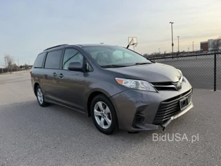 TOYOTA SIENNA LE