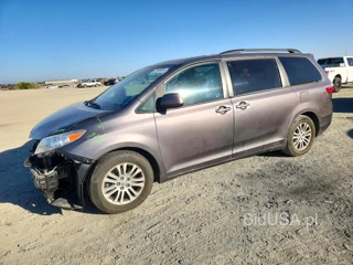 TOYOTA SIENNA XLE 8-PASSENGER